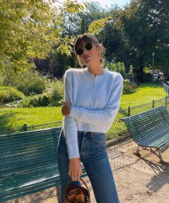 Правильные укороченные джинсы и пушистый кардиган: Жюли Феррери учит одеваться по-французски