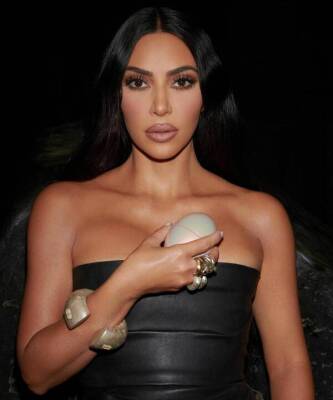 Самый красивый флакон: Ким Кардашьян выпустила коллекцию ароматов в форме опалов