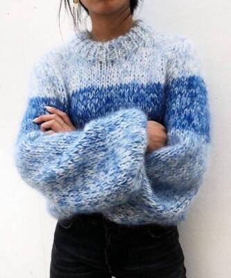 Полосатый свитер — модное спасение от осенней хандры. И вот 10 классных вариантов на каждый день