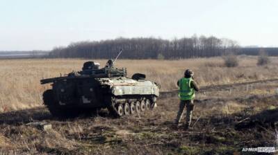 На Донбассе прошли боевые стрельбы из БМП-2 (ФОТО)