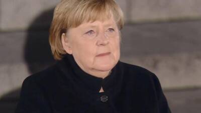 Прощальная церемония: Меркель сдерживала слезы