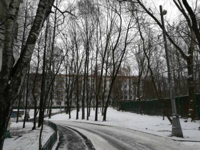 Москвичей предупредили о сильном ветре и гололедице в субботу