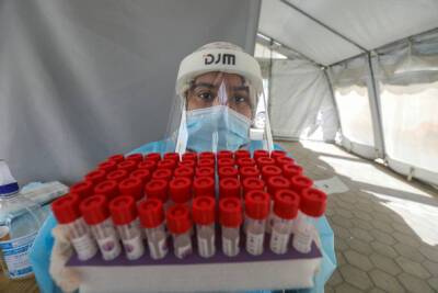 В Израиле растет количество инфицированных новых штаммом коронавируса
