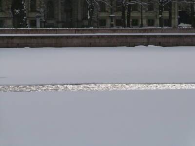 «Мостотрест» запустил круглосуточную линию по уборке мостов и набережных от снега