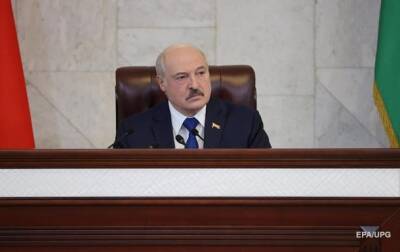 "Положите чемоданы обратно": Лукашенко пока не будет высылать дипломатов