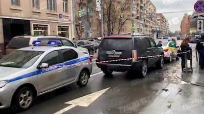 Видео стрельбы водителя Cadillac Escalade по таксисту в Москве - 5-tv.ru - Москва - Cadillac