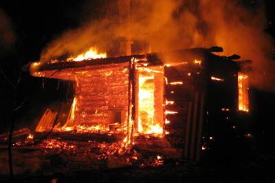 Около полуночи в Исакогорке на окраине Архангельска в бане сгорел человек