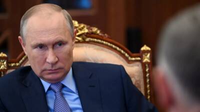 Путин поручил кабмину выделить допсредства для борьбы с новым штаммом коронавируса