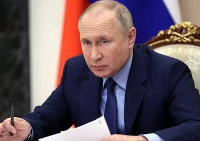 Путин поручил выделить дополнительные средства на борьбу с омикрон-штаммом