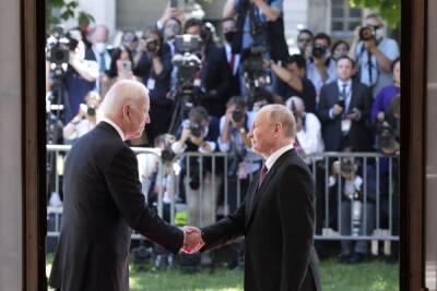 Помощник президента Ушаков рассказал, что обсудят Путин и Байден на саммите