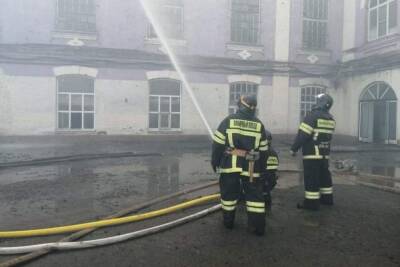 Во Льгове Курской области возгорание на сахзаводе тушили 60 спасателей и 17 машин