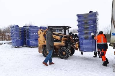 Новгород и Боровичи получили первую сотню контейнеров для раздельного сбора мусора