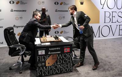 Собянин открыл шахматную партию между Непомнящим и Карлсеном