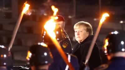 В Германии торжественно проводили Ангелу Меркель с поста канцлера