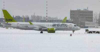 airBaltic: инцидент в Рижском аэропорту затронул около 700 пассажиров, отменен ряд рейсов