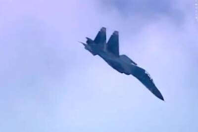 Россия подняла истребители для сопровождения самолетов США над Черным морем
