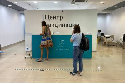 В Петербурге более 55% горожан привились от коронавируса