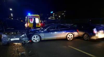 В Чебоксарах водитель "Мерседеса" устроил аварию из трех машин: пострадала женщина
