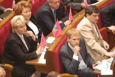Украинские депутаты признались в падении доходов и жизни на накопления