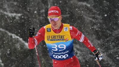 Большунов стал вторым в гонке с раздельным стартом на 15 км классикой на «Тур де Ски»