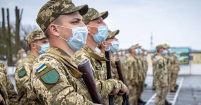 "Отмените сегрегацию": Зеленского просят призывать в армию не только мужчин