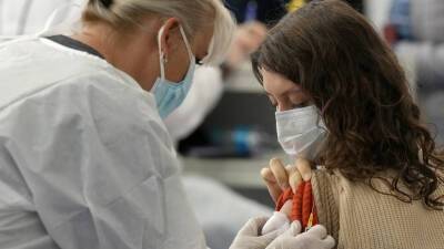 Эпидемиолог Пшеничная высказалась о действии российских вакцин против «омикрона»