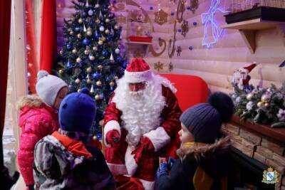 В Курске 29 декабря на Театральной площади заработала приемная Деда Мороза