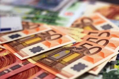 Курс евро в ходе торгов на Мосбирже впервые с 7 декабря превысил 84 рубля