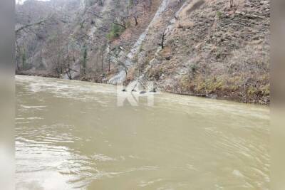 СМИ: В районе Геленджика в бурном потоке реки утонул водитель ГАЗа