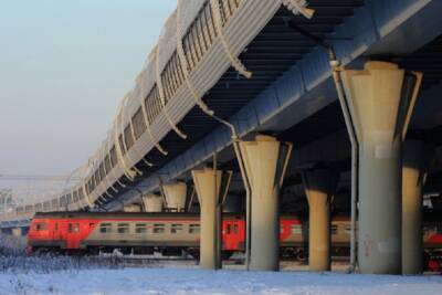 Пассажиров высадили по пути из Гатчины в Петербург из-за неисправности электропоезда