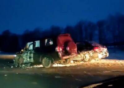 На трассе М5 в Рязанской области столкнулись Mitsubishi, Nissan и фура