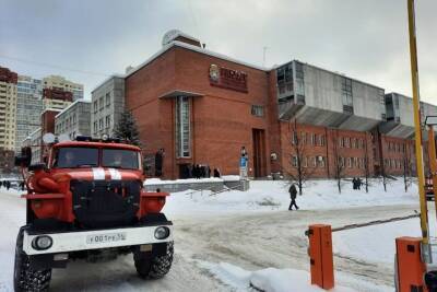 Студентов новосибирского вуза эвакуировали из-за горящего мусора
