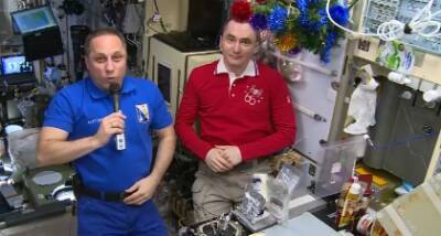 Космонавты на МКС приготовили по космическому рецепту селедку под шубой