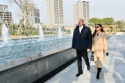 Президент Ильхам Алиев и Первая леди Мехрибан Алиева ознакомились с условиями, созданными после реконструкции в парке Низами Гянджеви (ФОТО)