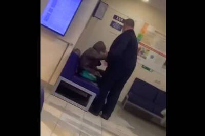 В Ярославле охранник поликлиники прыснул из баллончика в старушку