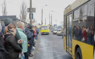 Потерявшую сознание украинку выбросили из автобуса: "Возвращалась с покупок"