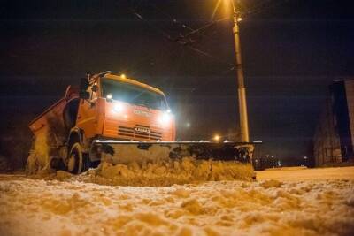 Для расчистки волгоградских трасс после снегопада вывели 418 спецмашин