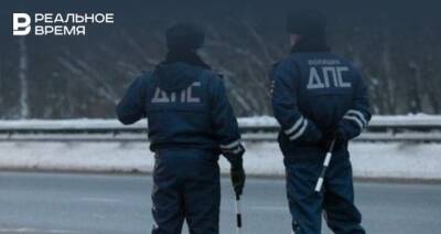 В Татарстане сотрудники ГИБДД помогли колонне из 27 автомобилей вырваться из снежного плена