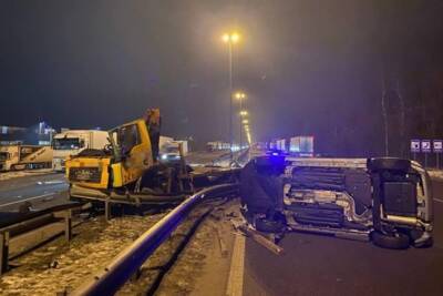 Жесткое ДТП под Киевом: столкнулись грузовик и эвакуатор, пострадали люди