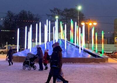 На площади Победы установили световой фонтан