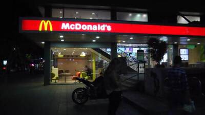 Израильтяне о повышении цен в McDonald's: "Ведем себя как заложники - платим и молчим"