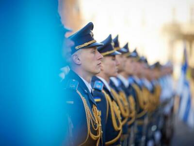 Зеленский утвердил сроки призыва на срочную военную службу в 2022 году