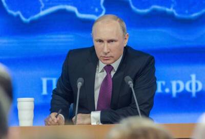 Путин подписал закон о запрете списания соцвыплат в счет погашения долгов