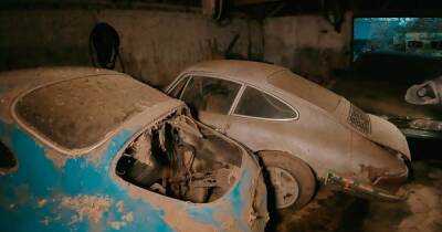 Десятки редких ретро-авто обнаружили в старом сарае посреди леса (видео)