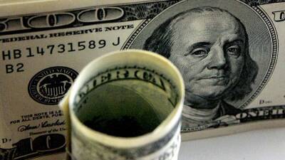 Курс доллара в ходе торгов на Московской бирже превысил 75 рублей