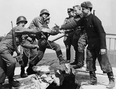 Чему учили солдат США перед встречей с красноармейцами в 1945 году - Русская семерка