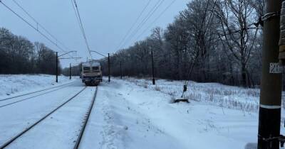 ДТП в Харьковской области: на железнодорожном переезде столкнулись поезд и "ГАЗ" (ФОТО)