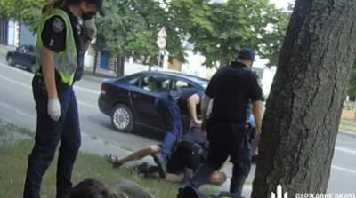 Предложил помощь задержанным: ГБР подозревает 4 полицейских в избиении адвоката