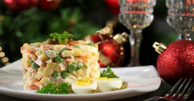 Шуба без селедки, зеленое заливное: необычные рецепты новогодних блюд
