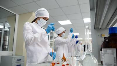 Правительство продлило разрешение «Фармасинтезу» производить в России «Ремдесивир»